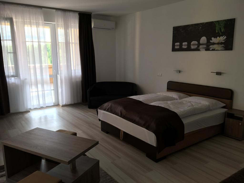 M&F Apartman Egerszalók Buitenkant foto